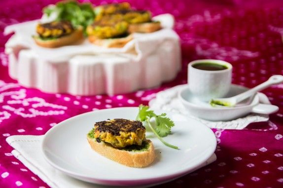 Cauliflower Patties (Tikki) with Cilantro Pea Chutney by Indiaphile.info