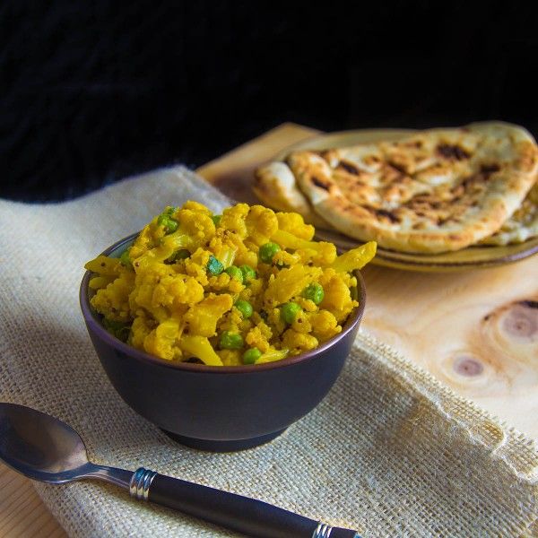 Cauliflower and Pea Curry (Flower Vatana nu Shaak) by Indiaphile.info