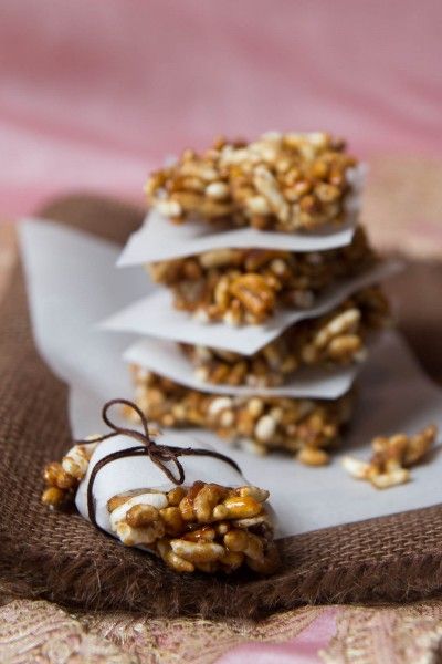 Puffed Rice Brittle (Chikki) by Indiaphile.info