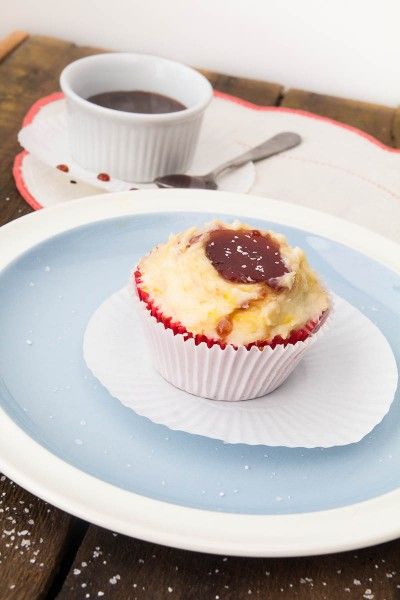 Saffron Cupcakes with Red Wine Caramel by Indiaphile.info