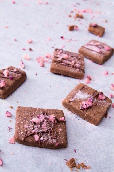 Chocolate Cardamom Shortbread Cookies with Candied Rose Petals by Indiaphile.info