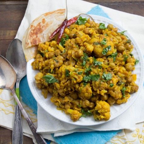 Cauliflower Garbanzo Bean Curry (Flower Chana nu Shaak) by Indiaphile.info