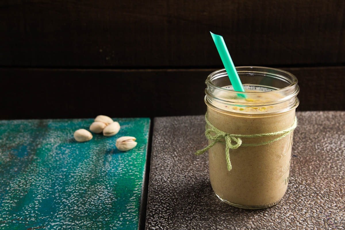 Pistachio date milk smoothie recipe by Indiaphile.info