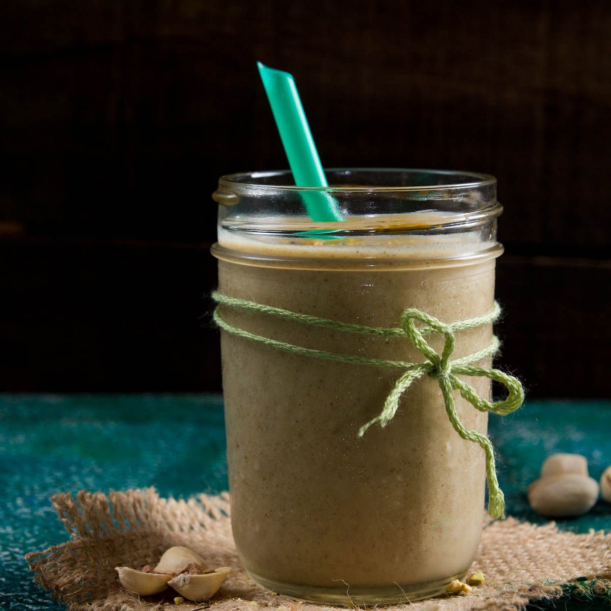 Pistachio date milk smoothie recipe by Indiaphile.info