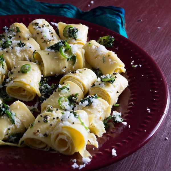 Spicy Garbanzo Bean Flour Rolls (Khandvi) recipe by Indiaphile.info