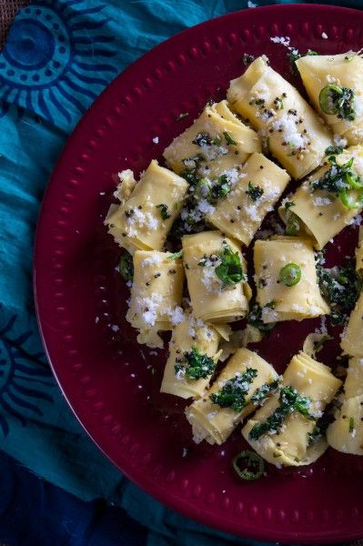 Spicy Garbanzo Bean Flour Rolls (Khandvi) recipe by Indiaphile.info