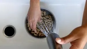 Rinse the peanuts