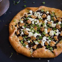 Paneer and onion pizza