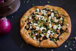Paneer and onion pizza