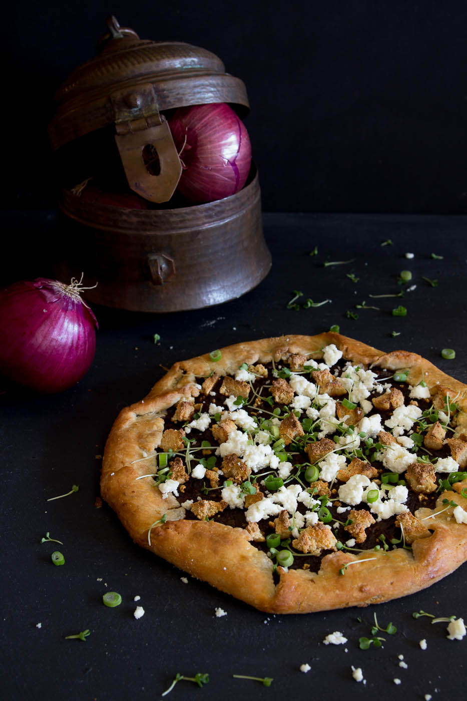 Paneer and onion pizza