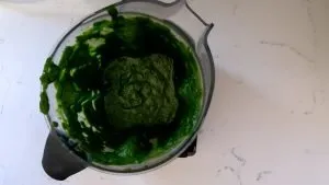 Puree spinach and green chillies
