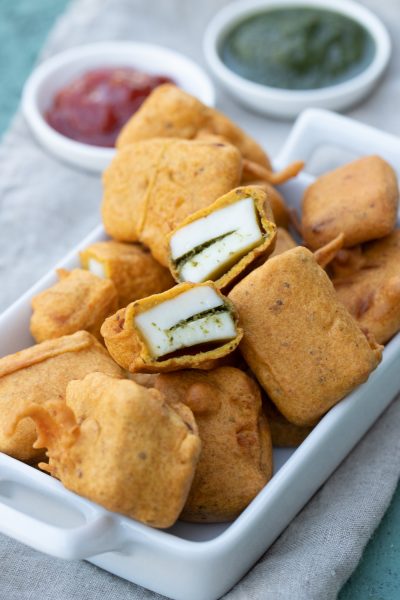 Sandwich style paneer pakora