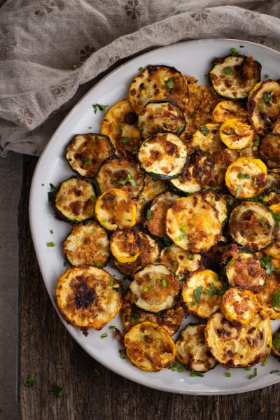 Air fryers zucchini and squash on a plate