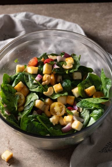 Bowl of spinach and paneer salad.